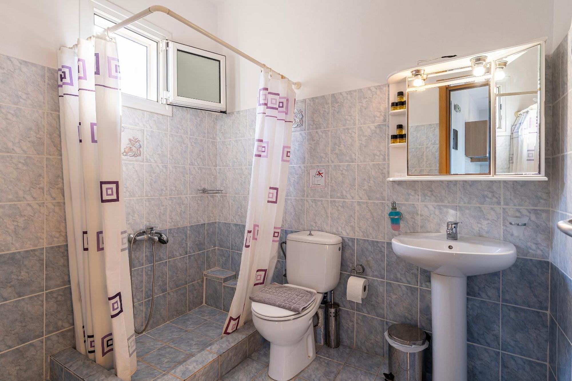 Agnadi Blue Apartments Diakofti ภายนอก รูปภาพ